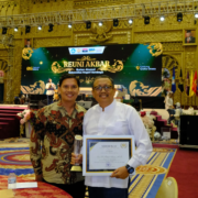 Rektor Unusida Mendapat Penghargaan Unesa Alumni Award Kategori Tokoh Pendidikan 1