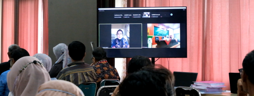 Ketua LLDIKTI Wilayah VII Jawa Timur saat memberikan arahan melalui zoom meeting (Foto: Humas Unusida)