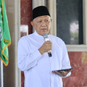 KH Abdul Hakim Mahfudz atau Gus Kikin saat menyampaikan Kuliah Umum di Unusida (Foto: Humas Unusida)