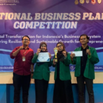 Tim Business Plan Competition Manajemen Unusida bersama Dosen Pembimbing Jeziano Riskita Boyas (Foto: Humas Unusida)
