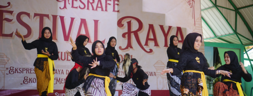 Festival Raya Fakultas Ekonomi Unusida, Tampilkan Seni Budaya dan Produk Mahasiswa 1 Penampilan Mahasiswa dalam FESRAFE 2024 (Foto: Humas Unusida)